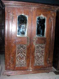 glass_antique reproduction_almirah
