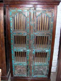 iron_rod_wooden_almirah