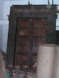 antique_door_with frame