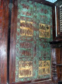 old_door_wooden_almirah